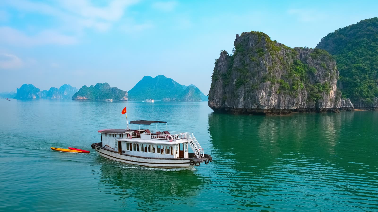 Ha Long Bay limestone karsts, Vietnam — Southeast Asia signature trip